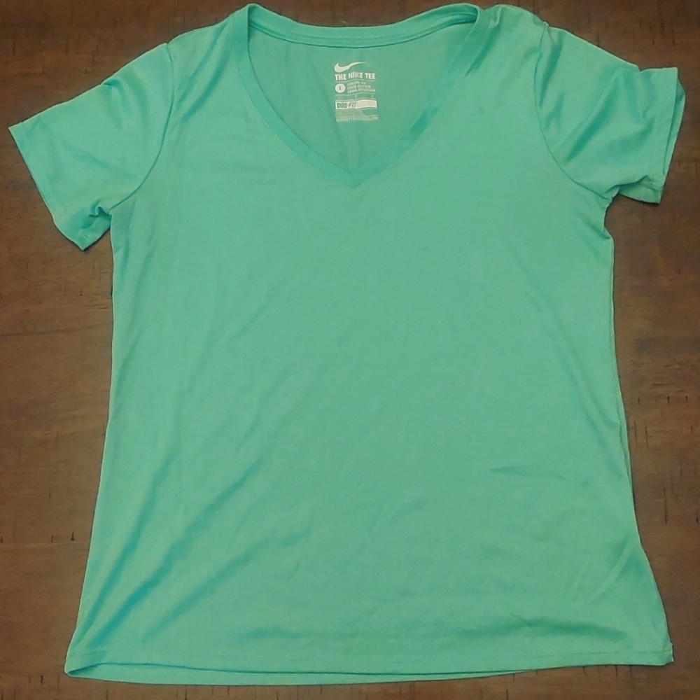 Nike Athletic Cut Short-Sleeved Tee